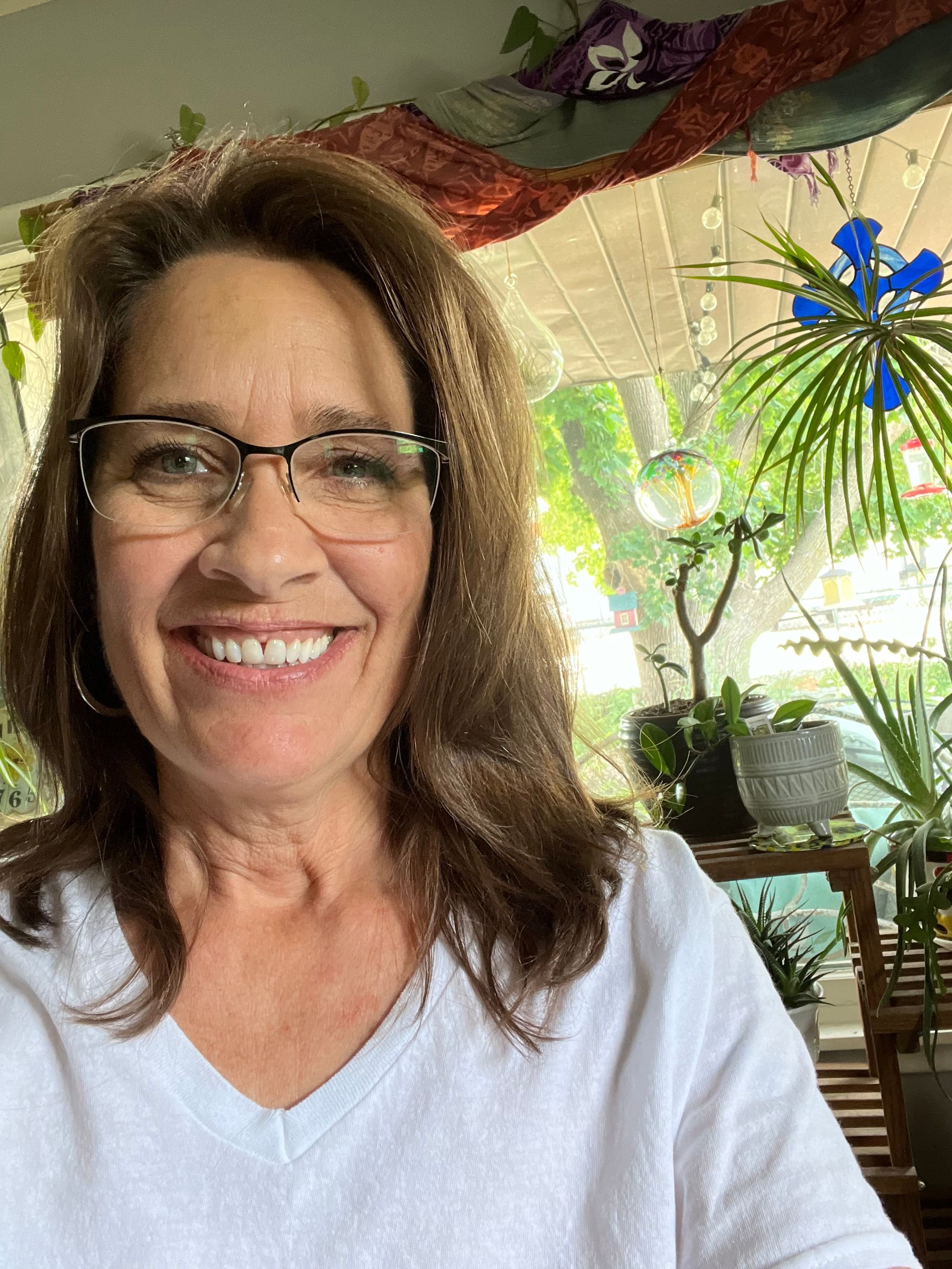 Helping Hands Elder Care profile photo